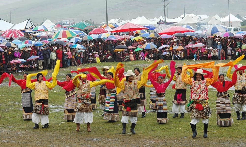 pferderennenfest in litang von chengdu nach kunming