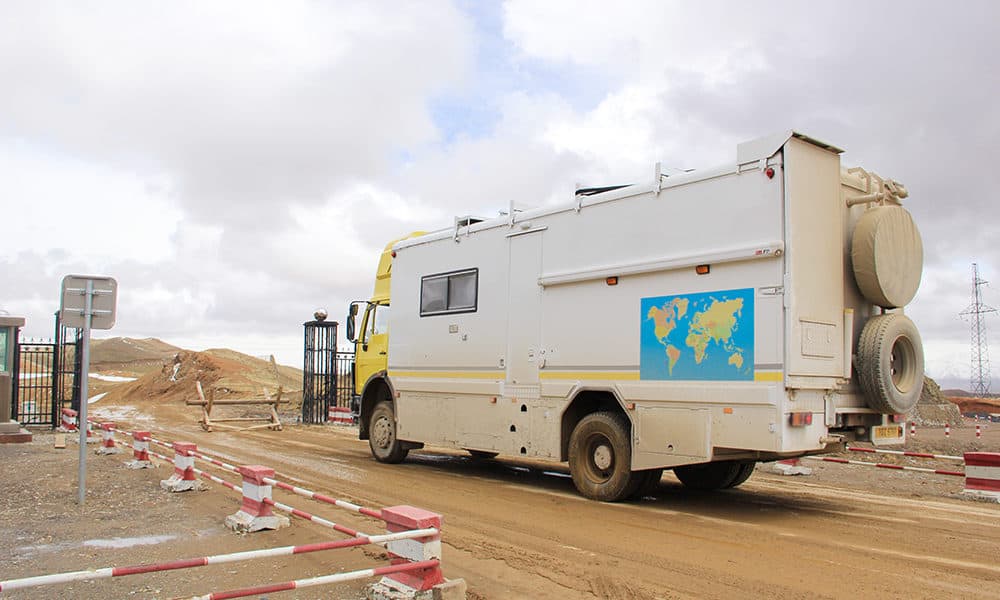 cross china from gyirong zhangmu to mohan