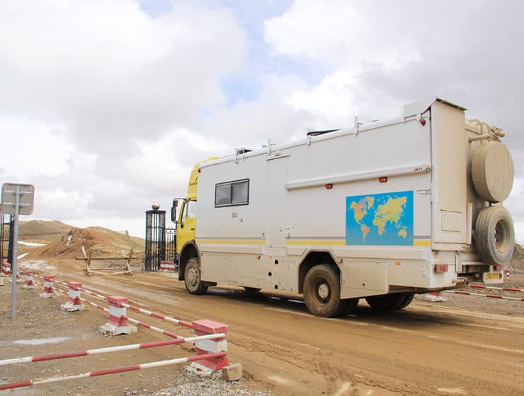 cross china from gyirong zhangmu to mohan