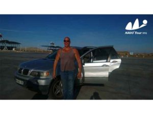 2016 A famous American pianist drive along the coast line to China