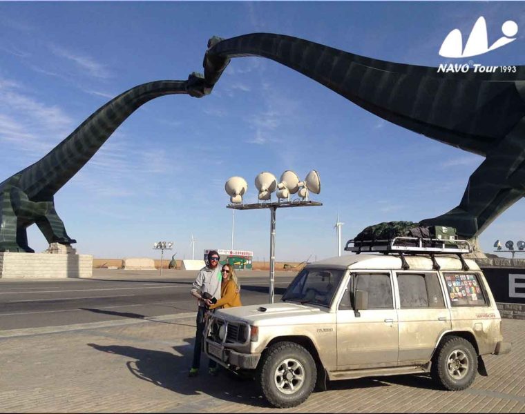 2016 Romantic UK Couple Drive in China