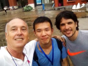 2016 Spanish travellers drive through China from Kazakhstan to Laos