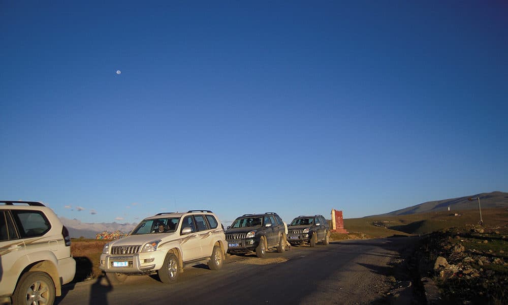 driving to shangri la kham area