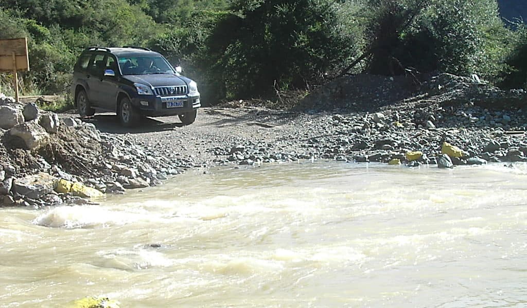 driving to shangri la yi and mosuo minority