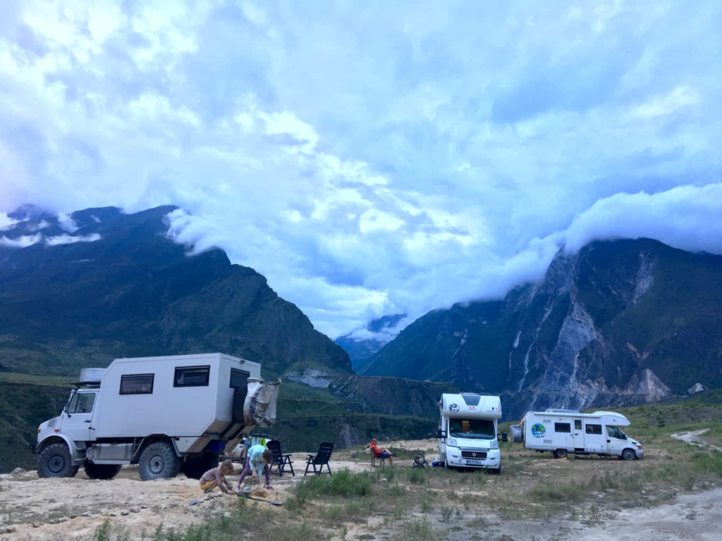 2018 European Group Drove through China 07