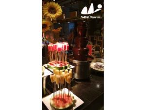 2016 A famous American pianist drive along the coast line to China